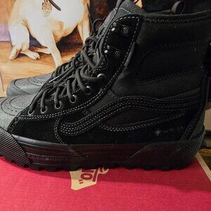 Vans MTE Sk8-Hi GORE-TEX Waterproof Skate Blackout VN000CVS1OJ Men's Sz 9.5 NEW